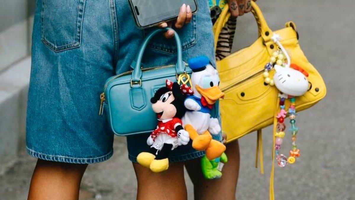 Selebgram Malang Ungkap Rahasia Awet Muda lewat Koleksi Bag Charm