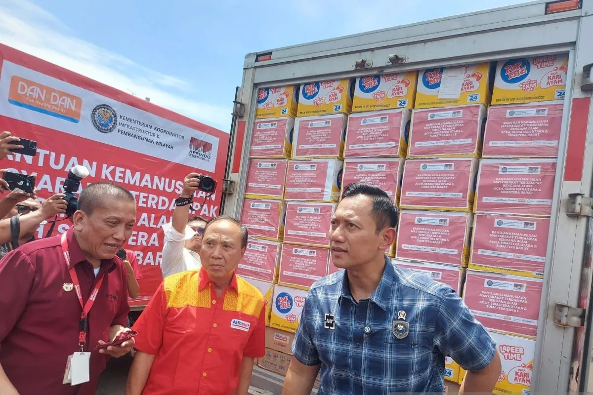 Menko AHY Lepas 19 Truk Bantuan Untuk Aceh dan Sumatera