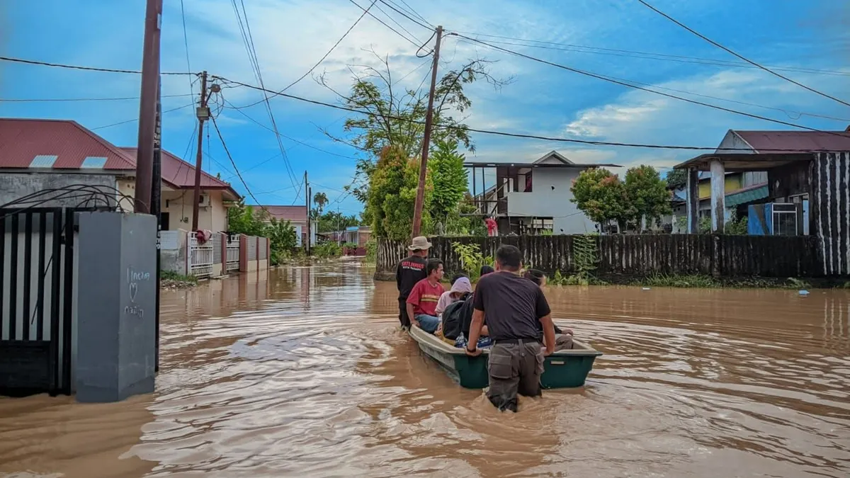 Banjir Kembali Melanda Kota Padang dan Jambi