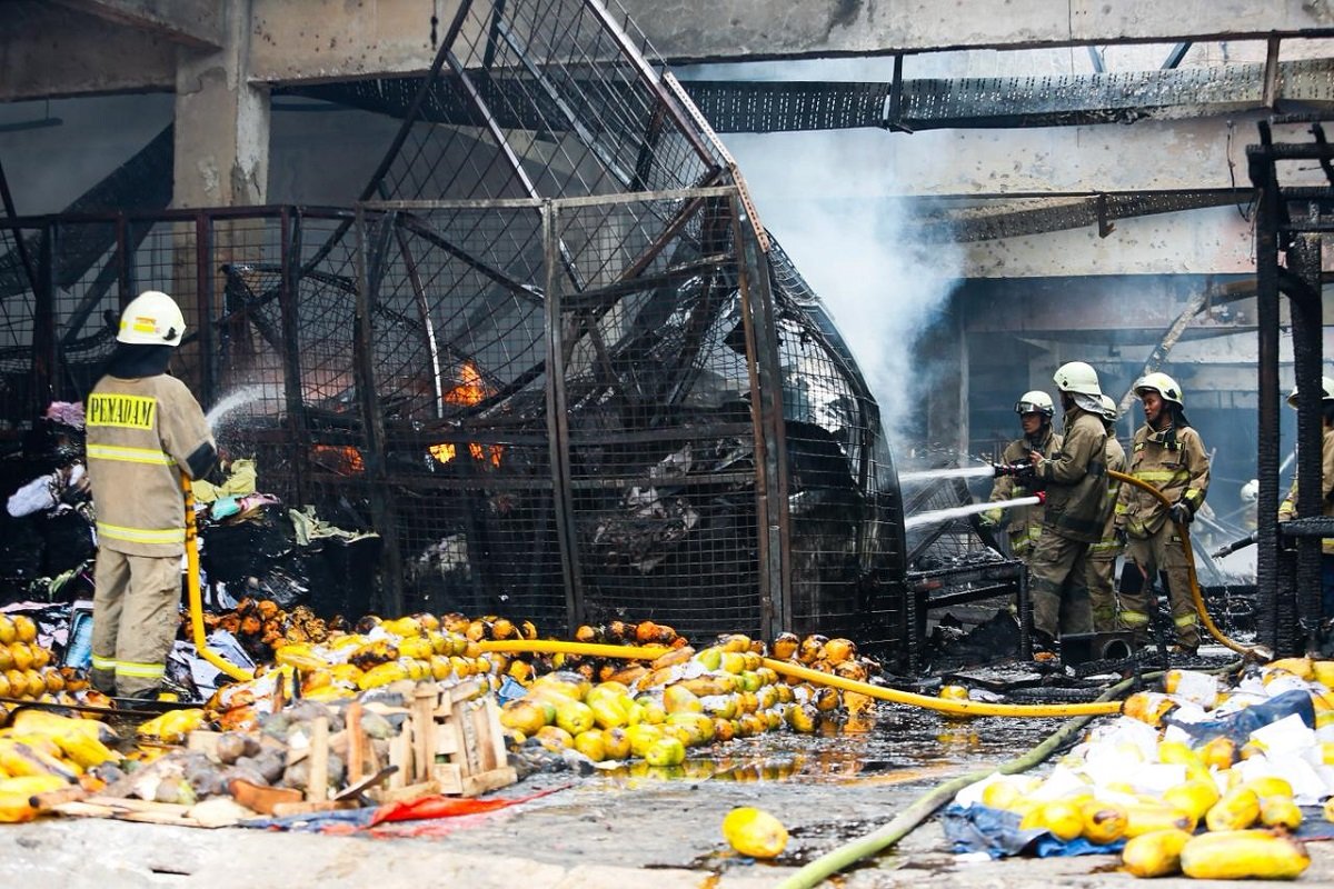 Kebakaran Terjadi di Pasar Induk Kramat Jati