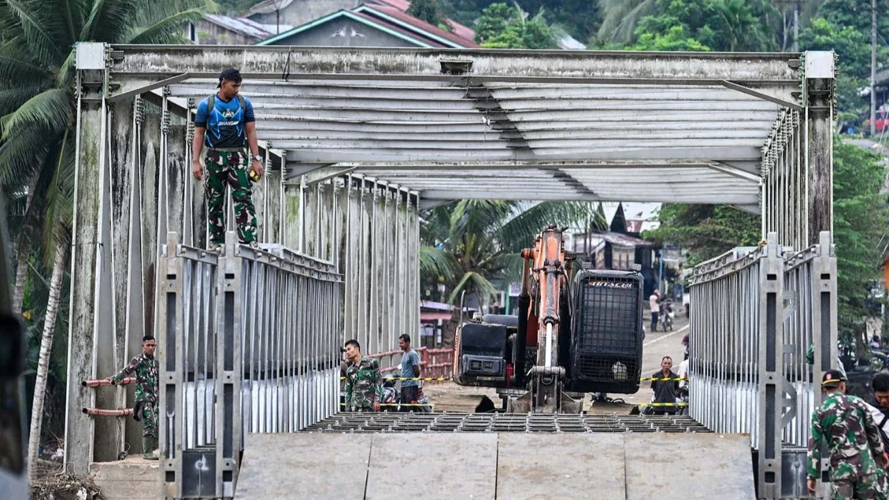 TNI Fokus Percepatan Pembangunan Jembatan Darurat Pascabencana di Aceh