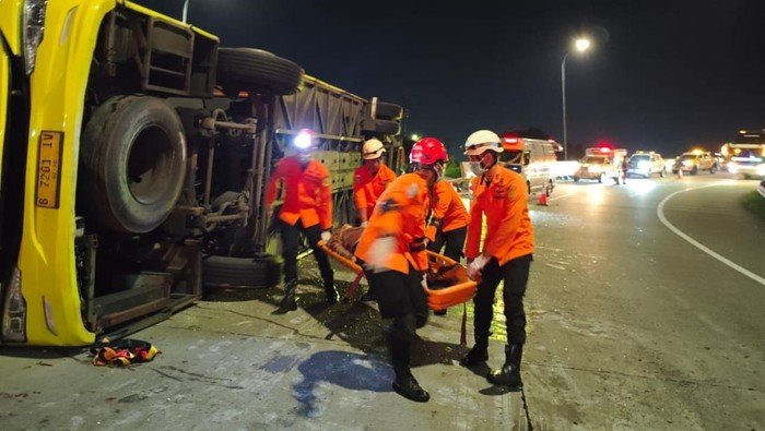Kecelakaan Maut di Semarang, Bus Terguling 15 Tewas