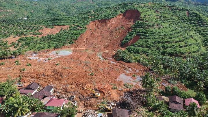 Akses Terhambat, Dusun Mranti di Tapteng Terisolasi oleh Material Lumpur