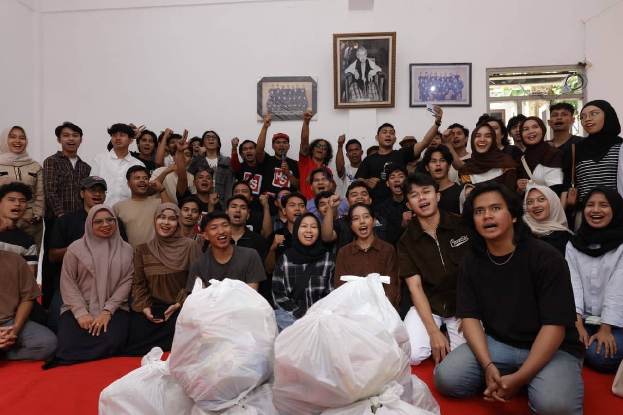 Program Riding Berbagi: HS dan Slank Bantu Mahasiswa Sumatera di Semarang