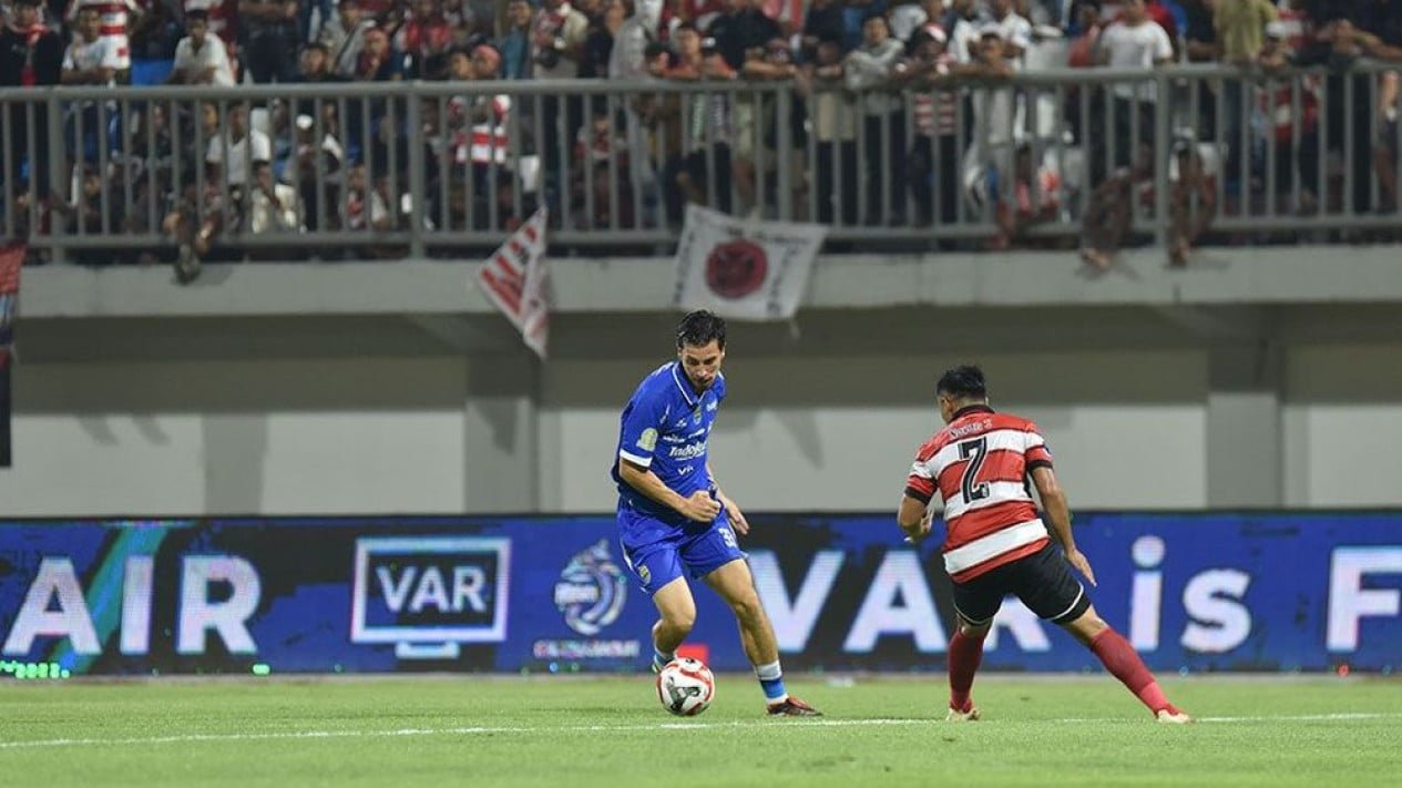 Thom Haye Cetak Gol Perdana, Sebagai Hadiah untuk Keluarga