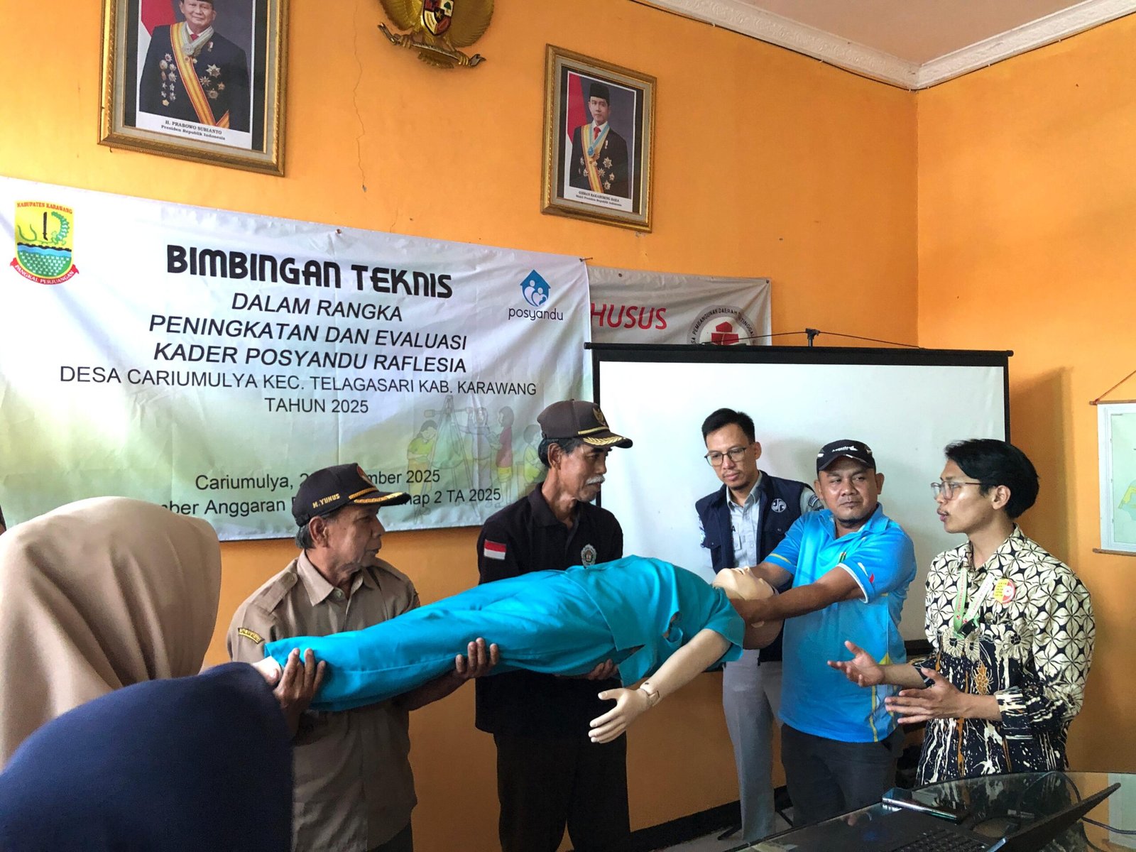 Jasa Raharja Karawang Gelar Pelatihan Pertolongan Pertama Gawat Darurat Di Desa Cariumulya Bersama RS Amanda Mitra Keluarga