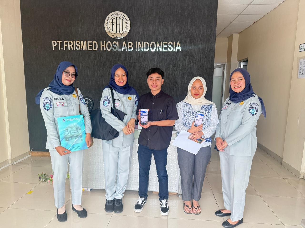 Jasa Raharja Kunjungi PT Frismed Hoslab  Pastikan Masyarakat Taat Pajak dan  Aman Berkendara dengan JR Safety Road 