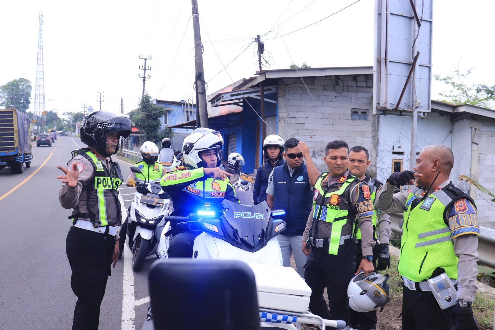Jasa Raharja Cabang Sukabumi Dampingi Satlantas Polres Sukabumi  Survey Jalur Rawan Laka dan Macet, Hadirkan Alternatif Jalan Aman dan Lancar