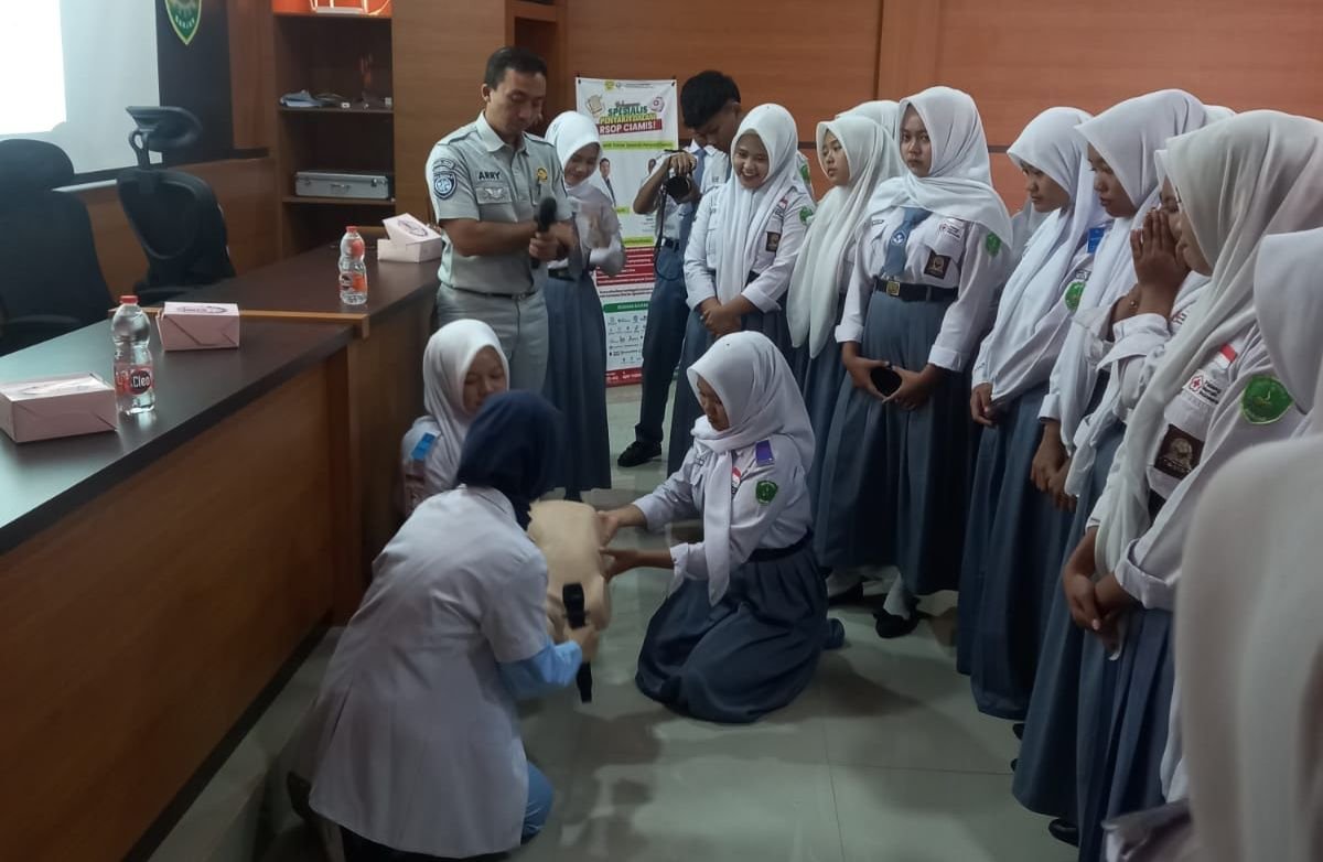 Jasa Raharja Cabang Tasikmalaya Laksanakan Pelatihan Pertolongan Pertama Gawat Darurat di SMK Negeri Padaherang Kabupaten Pangandaran
