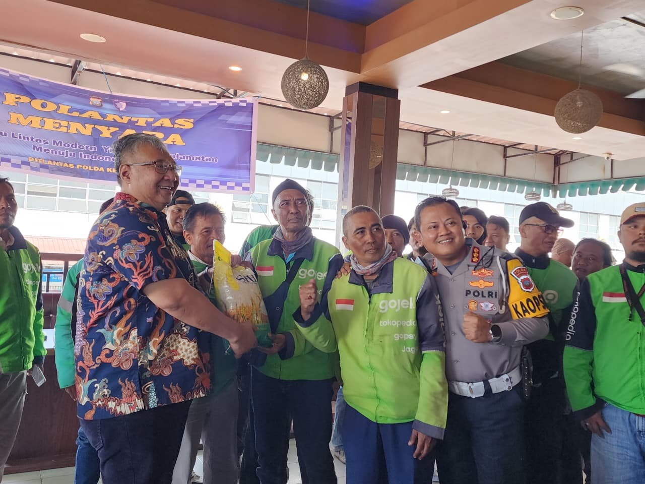 Ditlantas Polda dan Jasa Raharja Kepri Gelar Silahturahmi dan Diskusi Bersama Komunitas Ojek Online Kota Batam pada Ops Keselamatan Seligi 2026