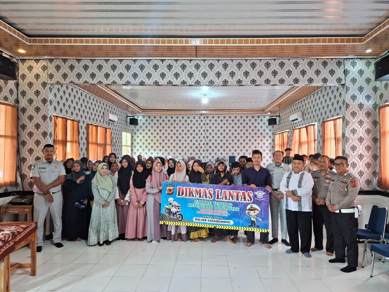 Jasa Raharja Cabang Indramayu Berkolaborasi dengan Polsek Karangampel Melalui Tenaga Pengajar Adakan Giat Pelajar Peduli Keselamatan Lalu Lintas (PPKL)