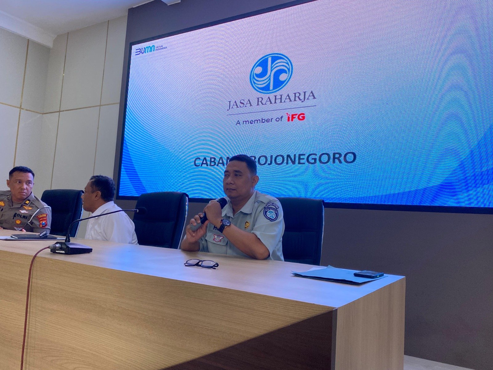 Tingkatkan Keselamatan Di Perlintasan Sebidang, Jasa Raharja Lamongan Dukung Pelatihan Penjaga Perlintasan KA