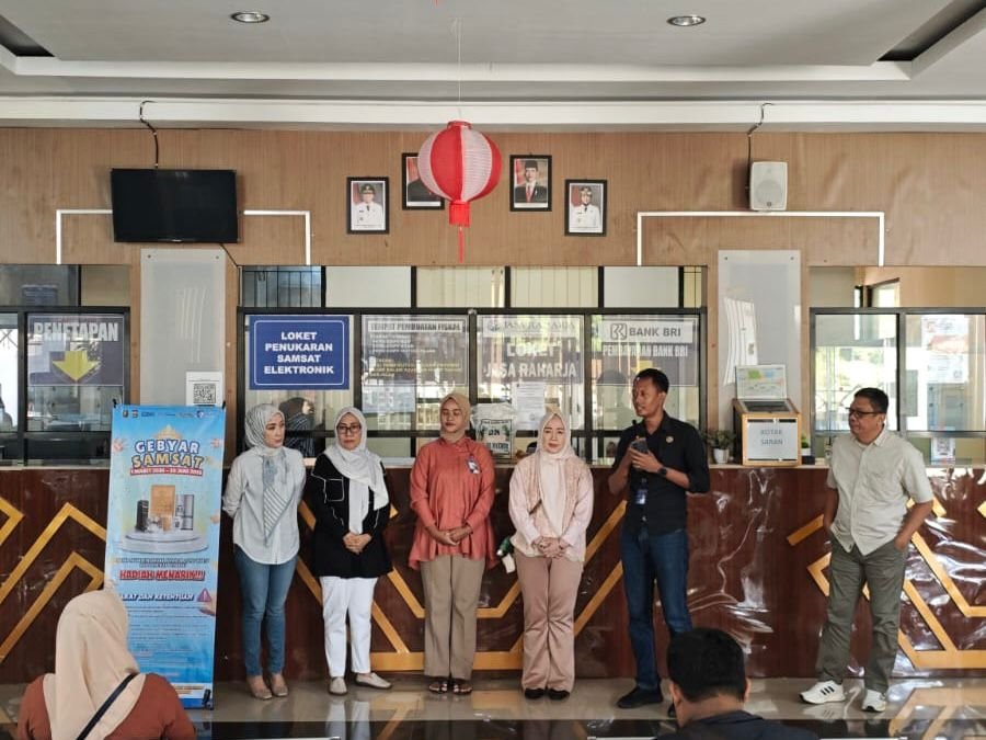 Apresiasi Wajib Pajak Taat, Jasa Raharja bersama Tim Samsat Pesawaran Bagikan Sembako dan Sosialisasikan Program Gebyar Samsat