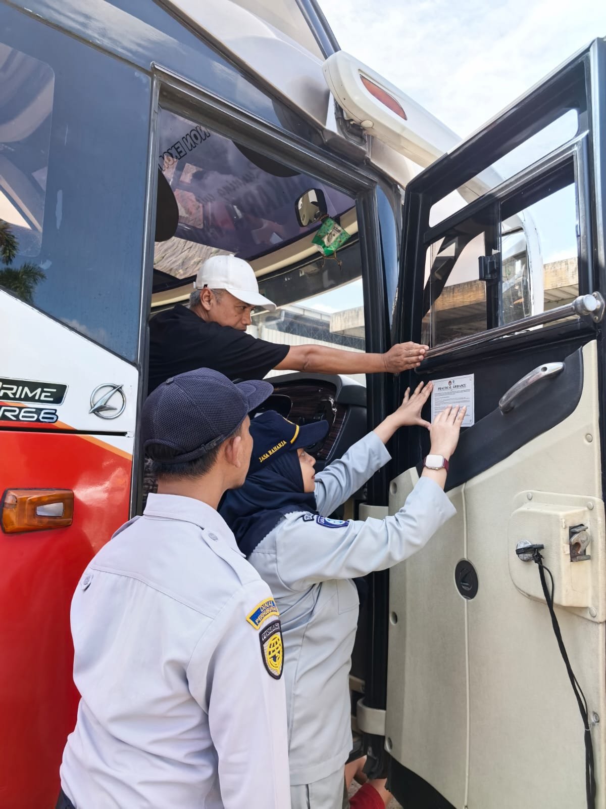 Pastikan Kesiapan Armada Mudik, Jasa Raharja Bersama Satlantas dan Dishub Sukoharjo Gelar Rampcheck di PO Raya Laksana
