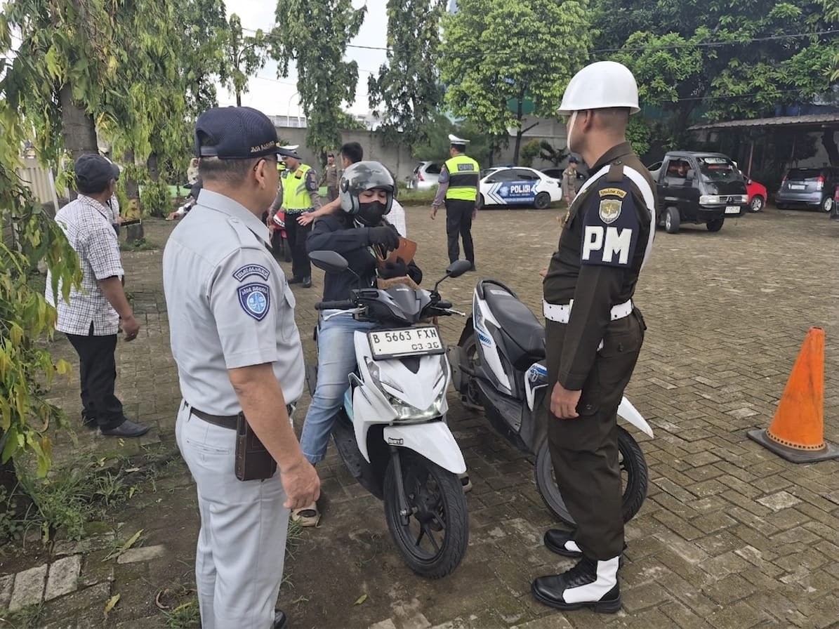 Jasa Raharja Bersama Kecamatan Cikarang Selatan Gelar Razia Kepatuhan Kendaraan