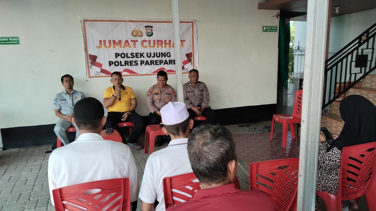 Sinergi Edukasi Keselamatan, Jasa Raharja Cabang Parepare dan Polsek Ujung Gelar “Jumat Curhat” di Kelurahan Lapadde