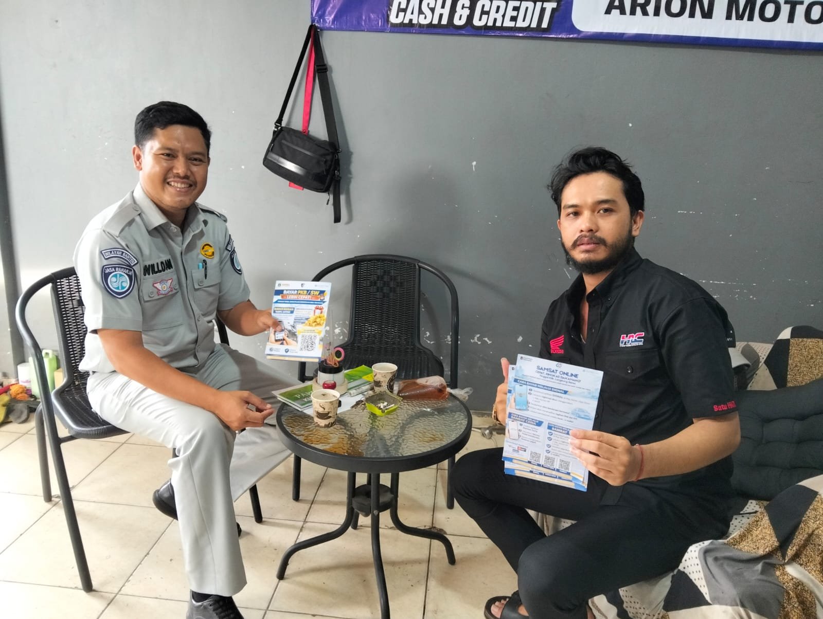 Aksi Tebar Flyer Undian Emas, Jasa Raharja Gandeng Arion Motor Cars  Dukung Penuh Revolusi Pajak Online & Apresiasi Pelanggan Taat Pajak