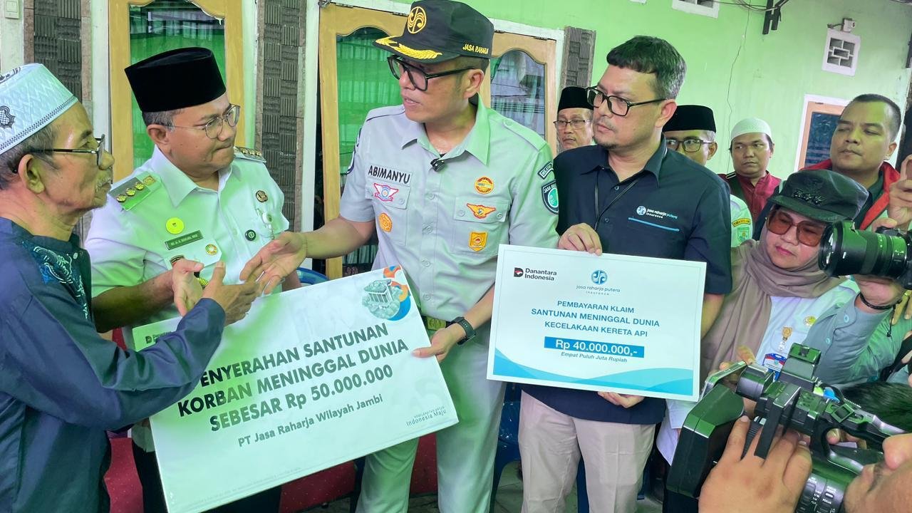 Korban Kecelakaan KRL Bekasi, Jasa Raharja Jambi Serahkan Bantuan Rp90 Juta