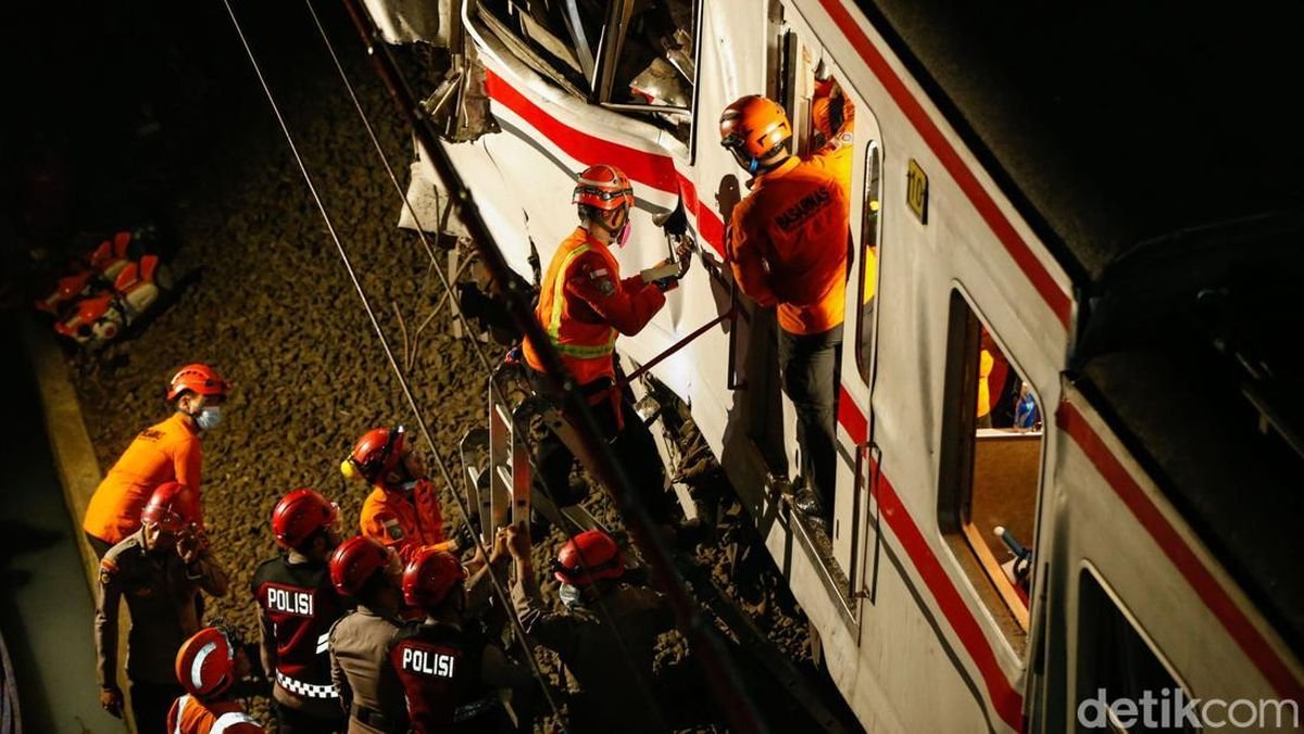 Update Kecelakaan Kereta Bekasi Timur: Korban Meninggal Jadi 14 Orang