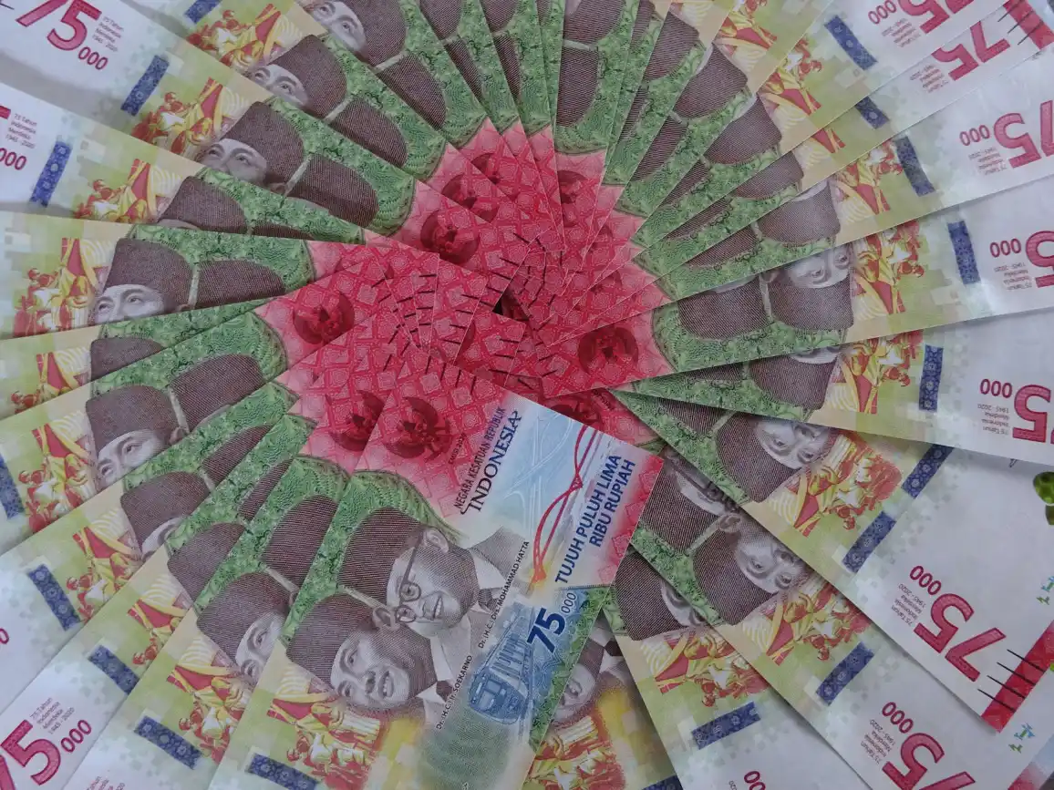 Perdagangan Rabu Pagi, Rupiah Terkoreksi 14 Poin ke Rp17.141 per USD