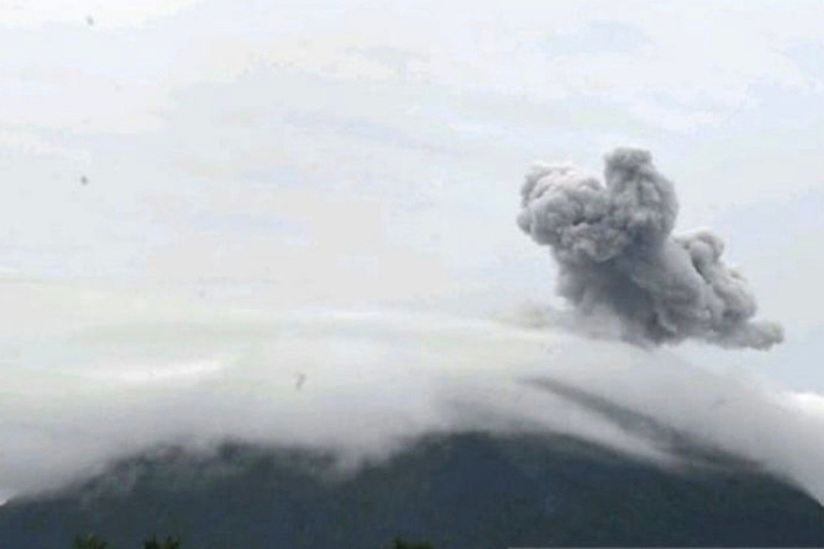 Gunung Ibu Kembali Erupsi, Badan Geologi Perluas Radius Aman hingga 3,5 Km