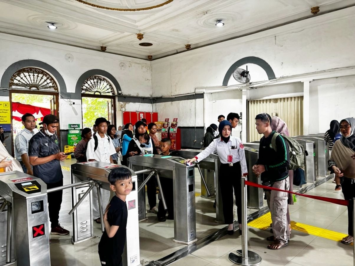 Stasiun Bogor Jadi Stasiun Terpadat saat Libur Panjang Kenaikan Yesus Kristus
