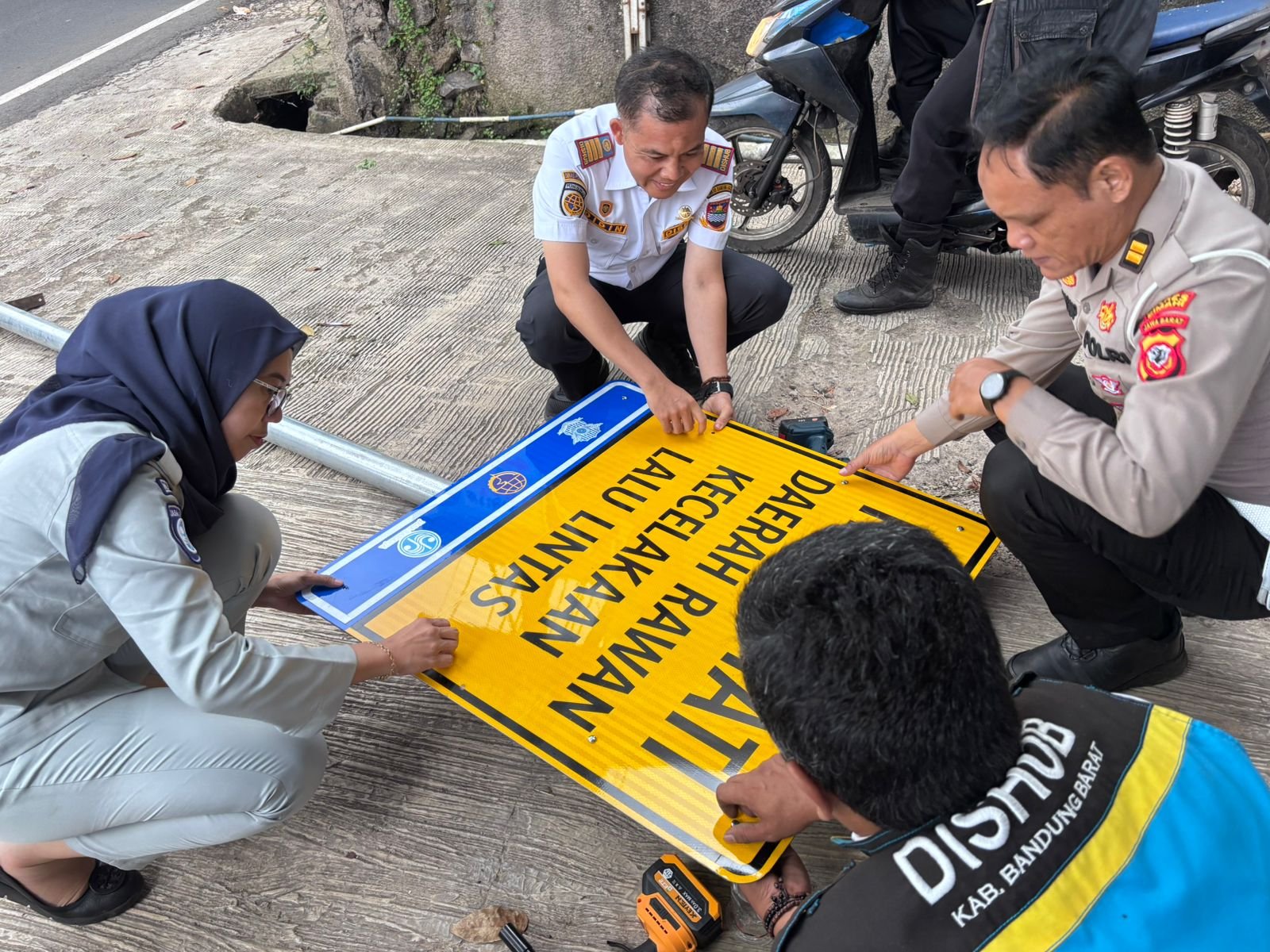 Tekan Angka Kecelakaan, Jasa Raharja Jabar Kolaborasi dengan Dishub KBB dan Polres Cimahi melalui FKLL dan Pemasangan Rambu