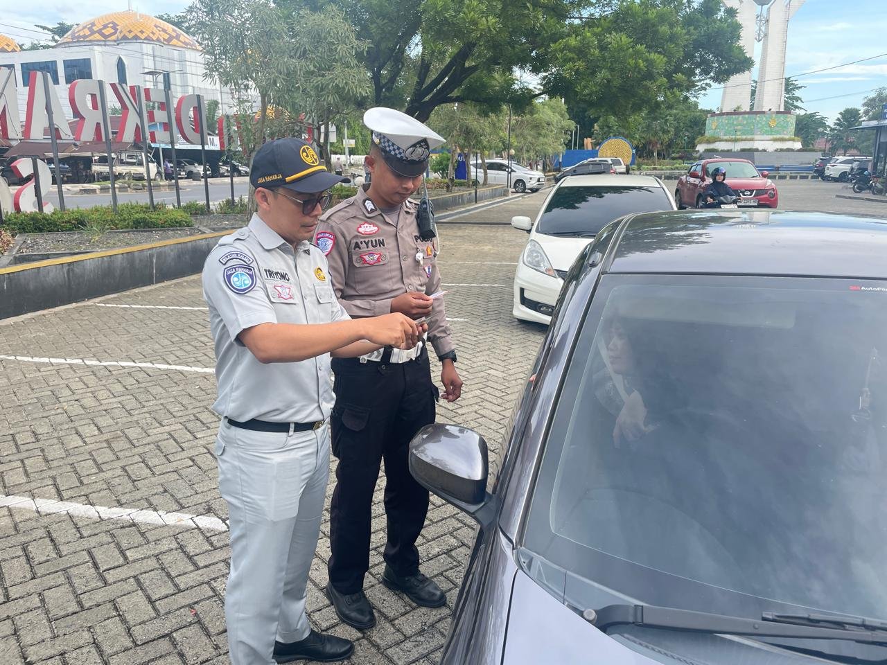 Tim Pembina Samsat Martapura Hadirkan Pelayanan Aktif, Pengendara Diajak Tertib Pajak