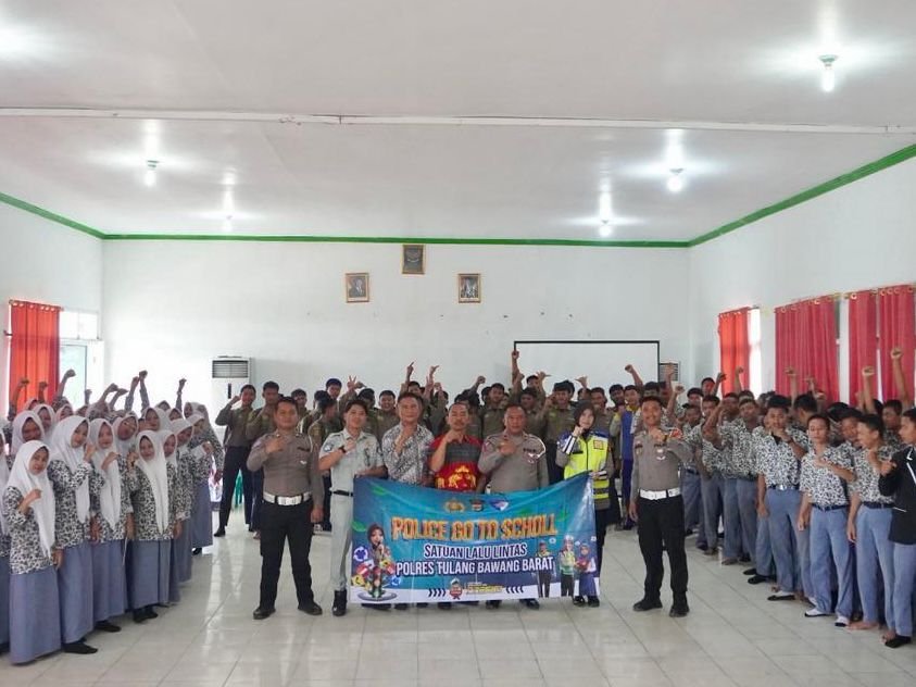 Samsat Tulang Bawang Barat Edukasi Pelajar tentang Keselamatan Berlalu Lintas di SMK Muhammadiyah Tumijajar