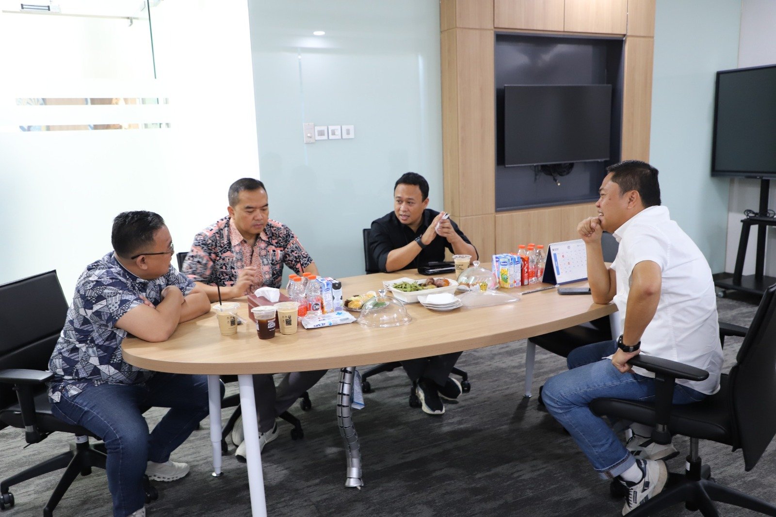Jasa Raharja Kanwil Jawa Barat Terima Kunjungan Kepala Bapenda Jawa Barat Bahas Program Kerja Samsat serta Langkah Strategis Peningkatan Pelayanan Masyarakat 