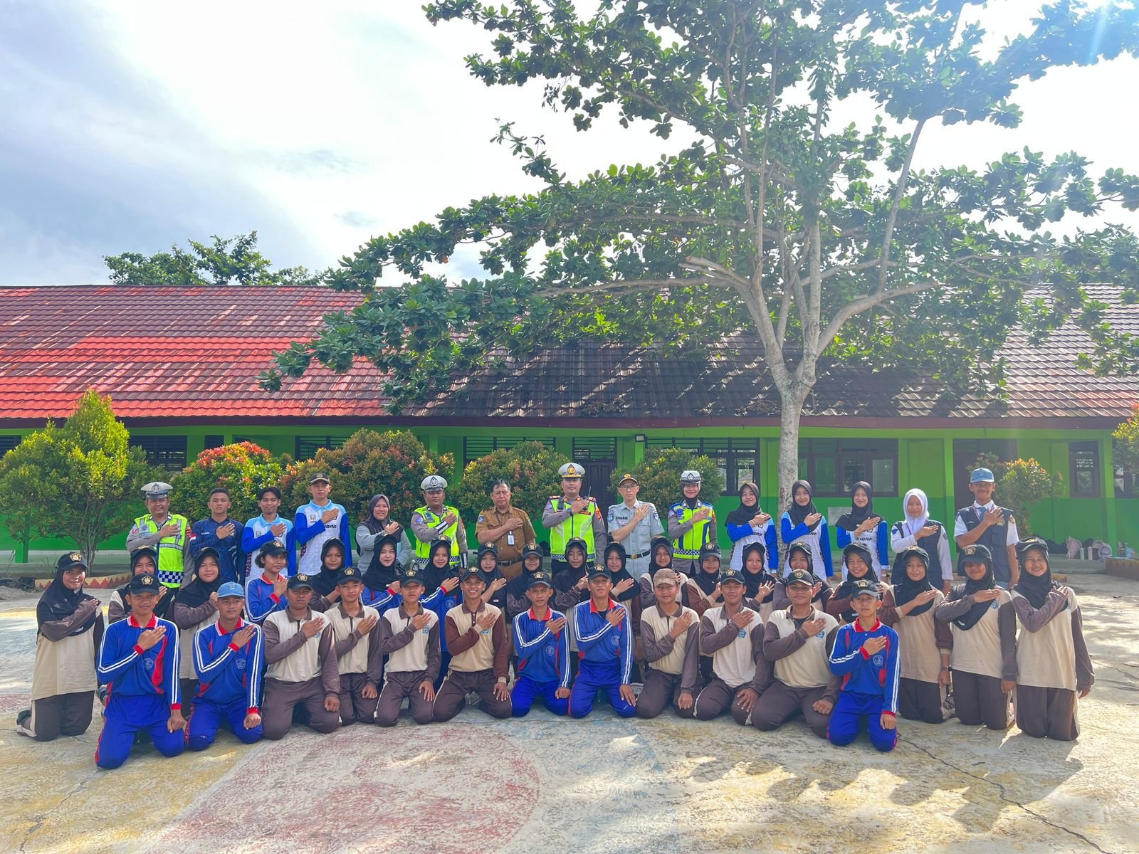 FLLAJ Way Kanan Edukasi Pelajar SMAN 1 Kasui tentang Keselamatan dan Penanganan Kecelakaan Lalu Lintas