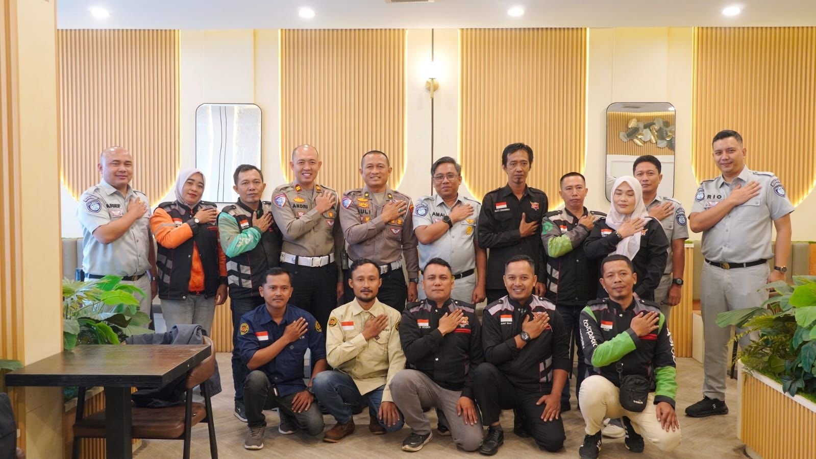 Jasa Raharja dan Ditlantas Polda Lampung Ajak Komunitas Ojek Online Tingkatkan Keselamatan Berkendara melalui Aplikasi JRKu