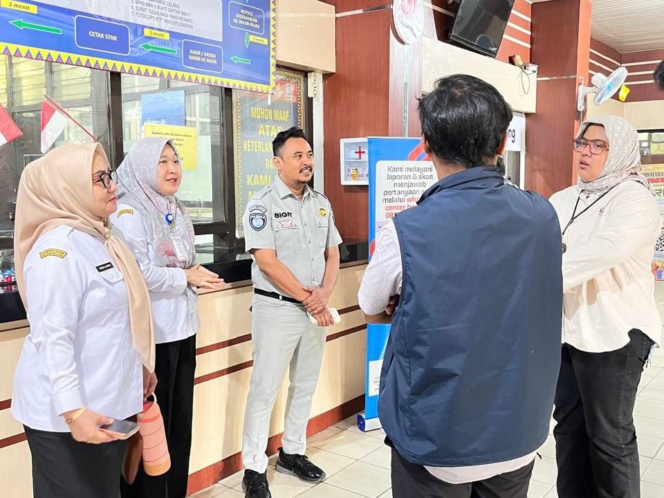 Tim Kementerian Keuangan dan Bank Indonesia Tinjau Implementasi Digitalisasi Pembayaran di Samsat Metro
