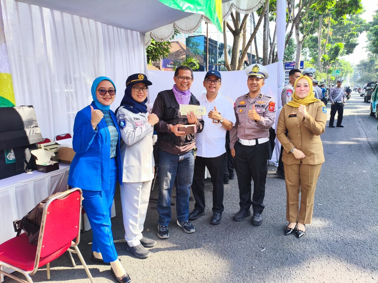 Dorong Kepatuhan Masyarakat, Jasa Raharja Bandung dan Samsat Padjajaran Gelar Pemeriksaan PKB dan SWDKLLJ