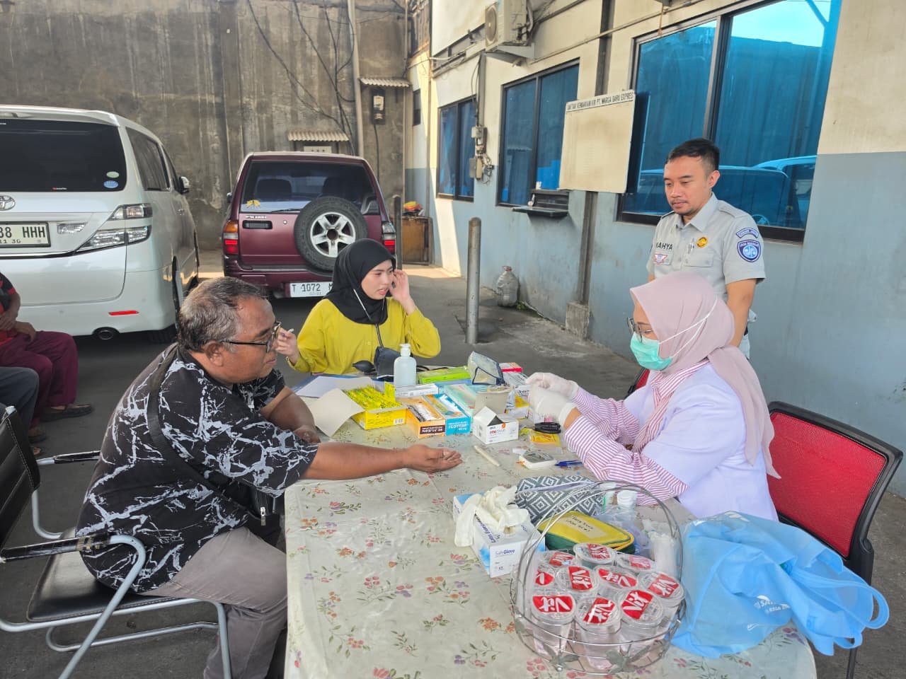 Jasa Raharja Karawang Berikan Layanan Cek Kesehatan Gratis bagi Pengemudi PO Warga Baru