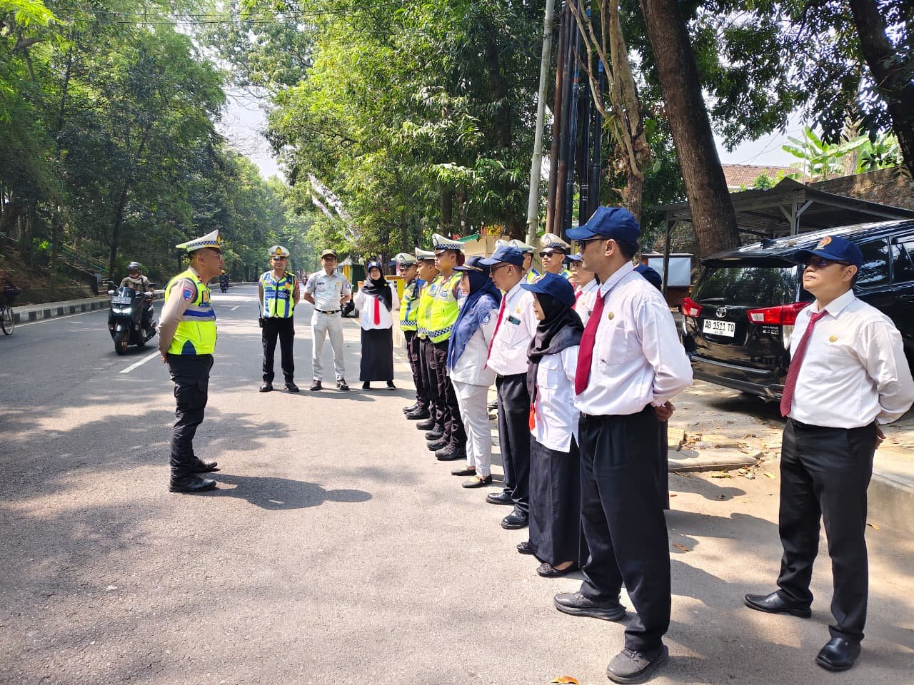 Jasa Raharja Edukasi Pengguna Jalan tentang SWDKLLJ melalui Operasi Gabungan Patuh Pajak di Sleman