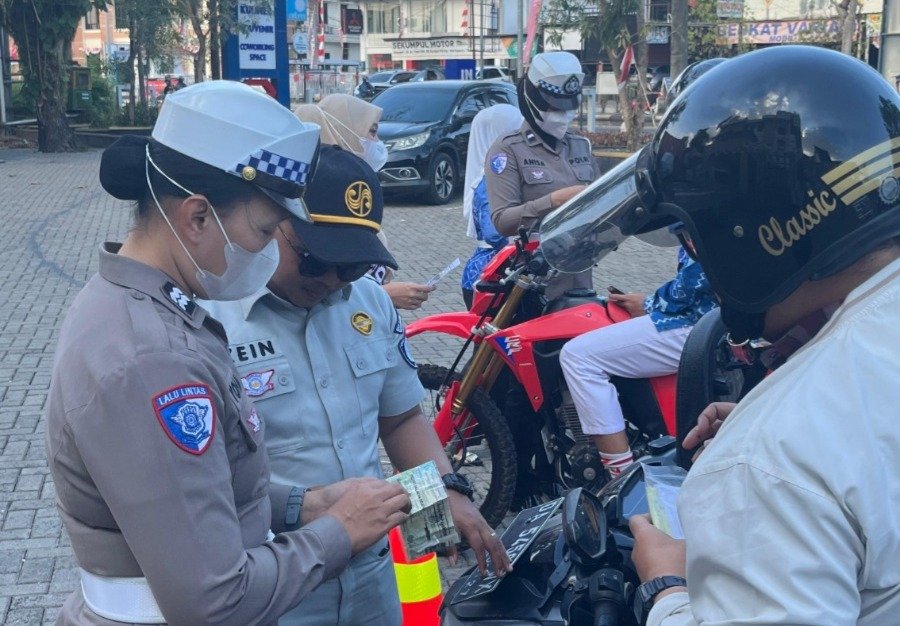 Tim Pembina Samsat Martapura Dorong Kepatuhan Pajak, Hadirkan Samsat Keliling di Dekranasda Banjar
