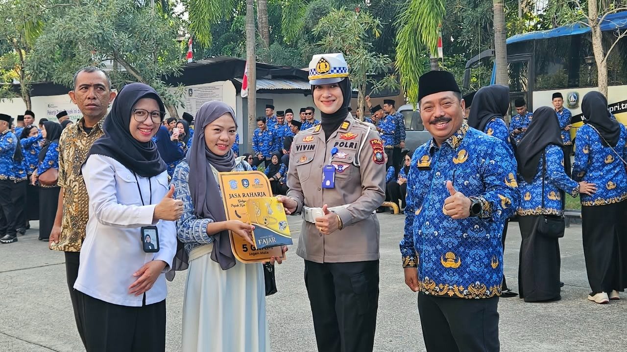 Taat Pajak Bawa Berkah, Jasa Raharja Kepri dan Bapenda Kepri Serahkan Hadiah Undian Emas di Momentum HUT RI ke-81