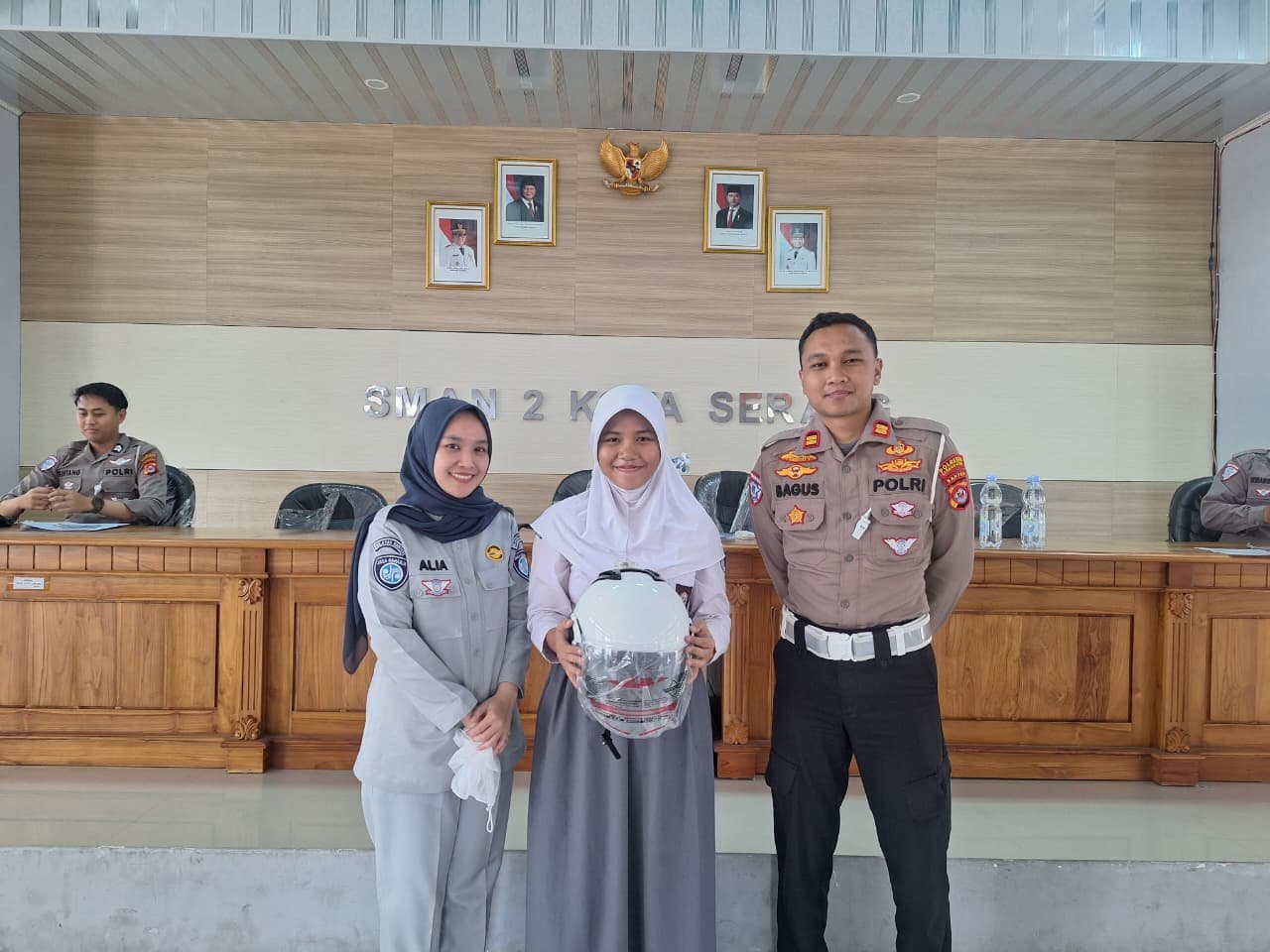 Jasa Raharja dan Satlantas Polresta Serang Kota Edukasi Pelajar SMA 2 Serang tentang Keselamatan Berlalu Lintas