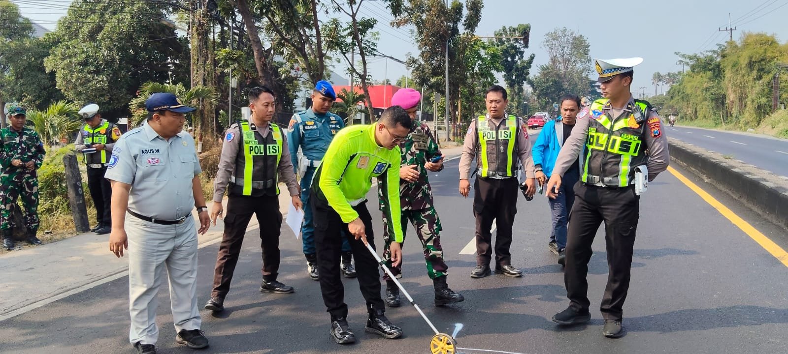 Samsat Bangil Lakukan Survei Bersama atas Kecelakaan yang Melibatkan Anggota TNI Marinir