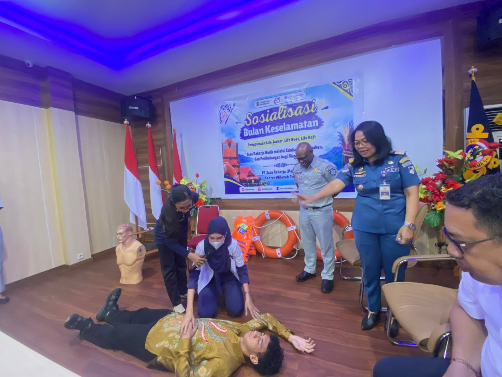 Jasa Raharja Papua Gelar Sosialisasi dan PPGD kepada Kru Kapal KLM di KSOP Kelas II Jayapura dalam Rangka Bulan Keselamatan