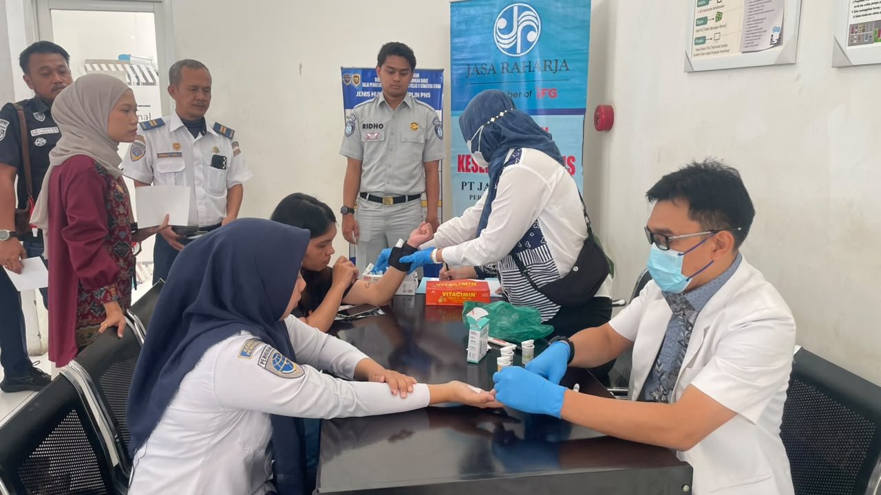 PT Jasa Raharja (Persero) Cabang Tk.I Medan Gelar Pelayanan Kesehatan bagi Pengemudi dan Pengguna Jasa Transportasi di Terminal Amplas