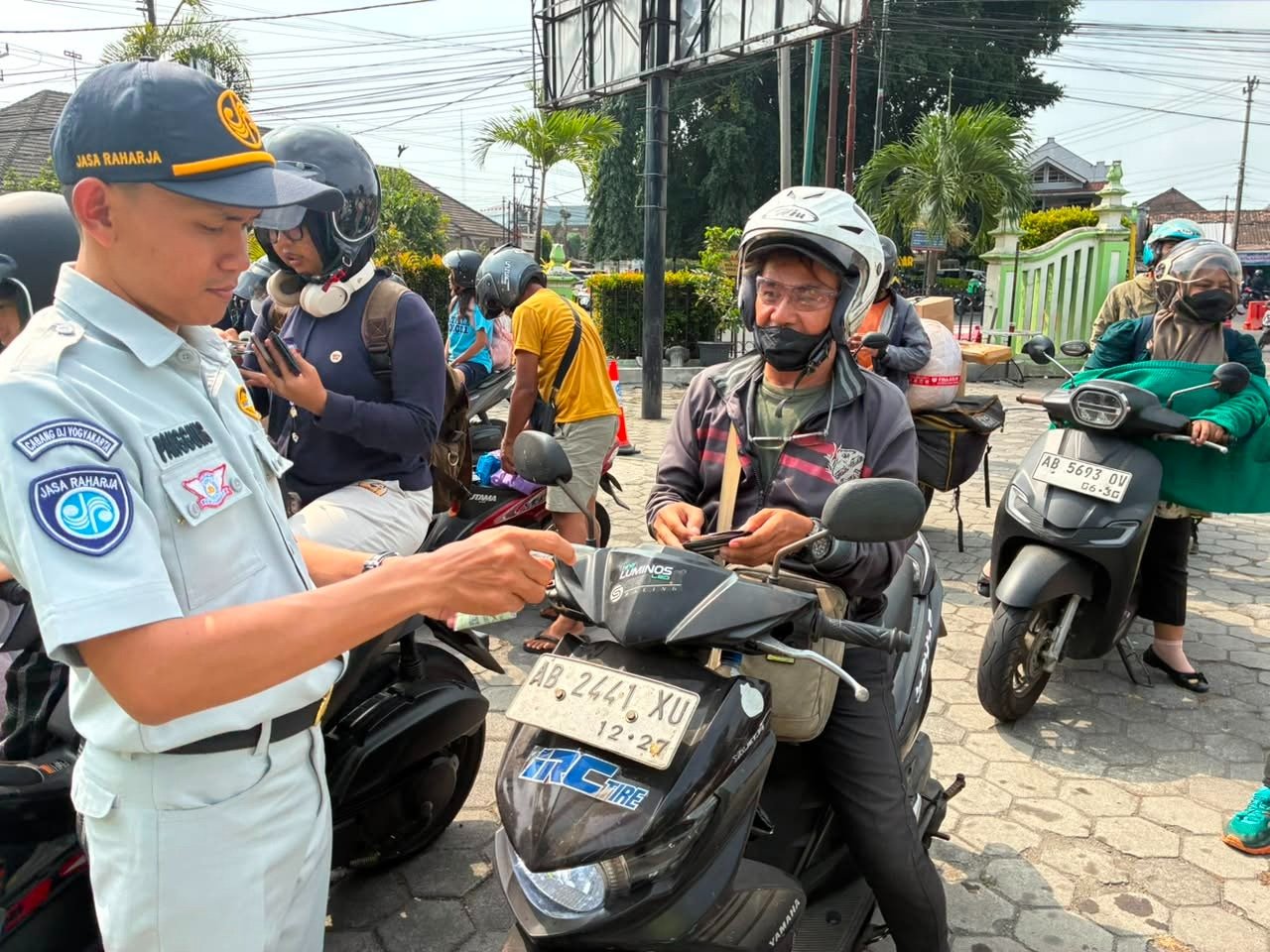 Tim Pembina Samsat Yogyakarta Dorong Kepatuhan PKB dan SWDKLLJ melalui Operasi Gabungan