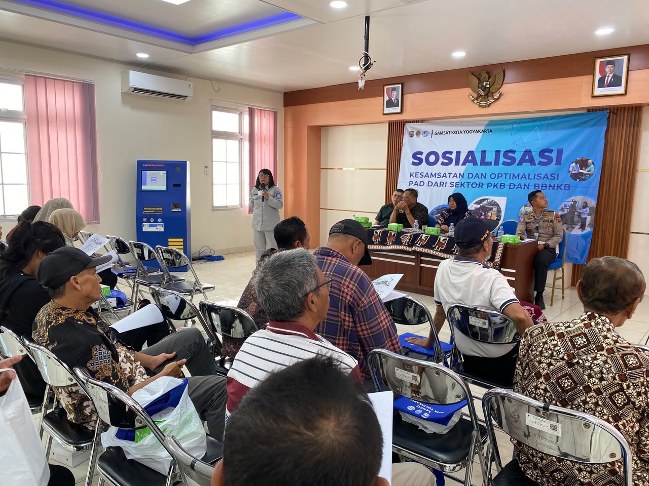 Sosialisasi Kesamsatan di Suryatmajan Dorong Warga Bayar PKB dan SWDKLLJ Tepat Waktu