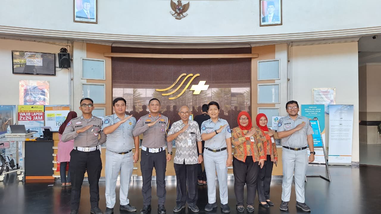 Memperkuat Budaya Customer Centric, PT Jasa Raharja (Persero) Cirebon Peringati Hari Pelanggan Nasional dengan Kunjungan Kepada Korban Kecelakaan Lalu Lintas di RS Mitra Plumbon Kab Cirebon