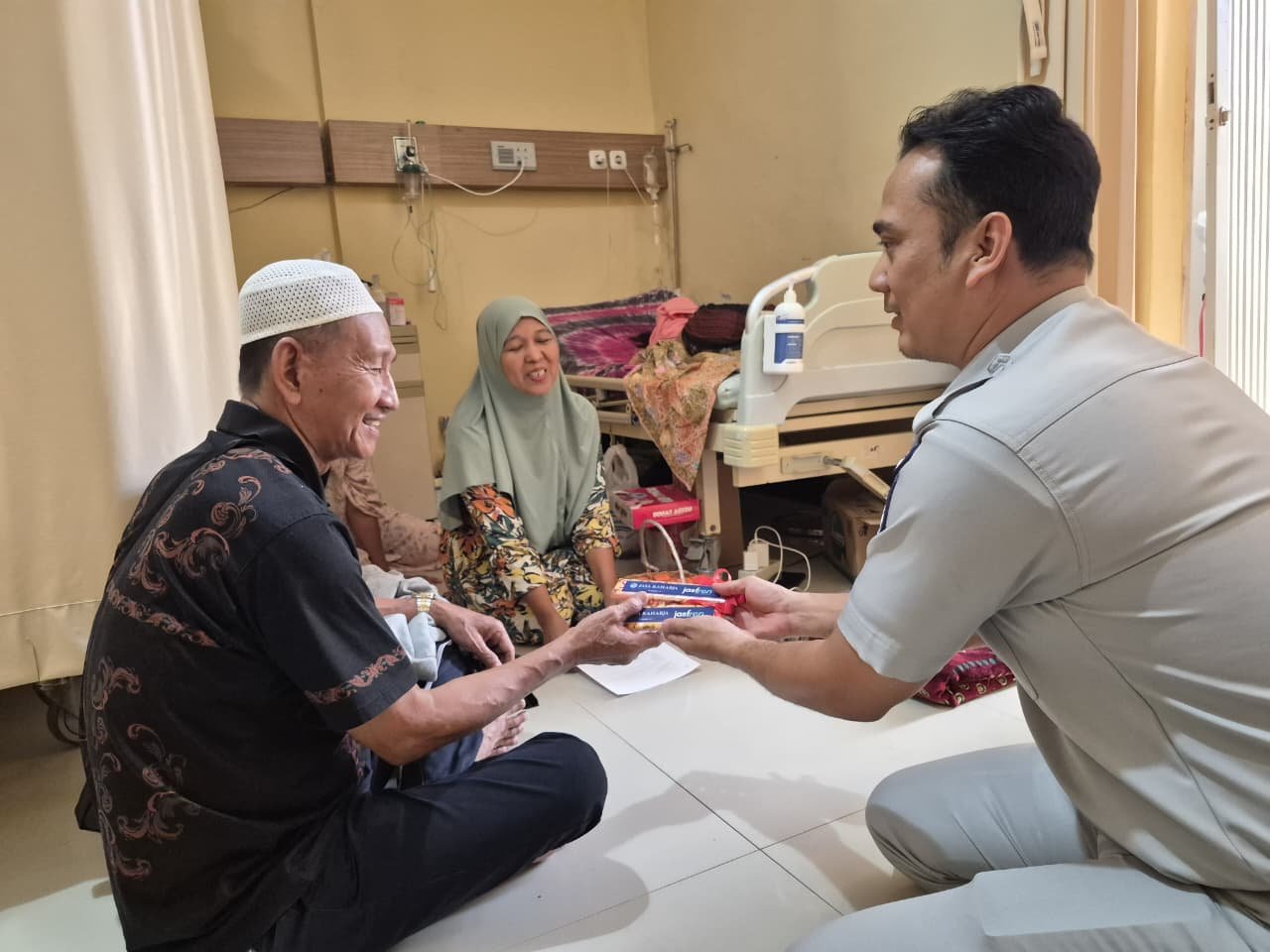 Peringati Harpelnas 2026 dengan Semangat #ThinkCustomer, Jasa Raharja Watampone Gelar Aksi Simpatik di Kabupaten Bone