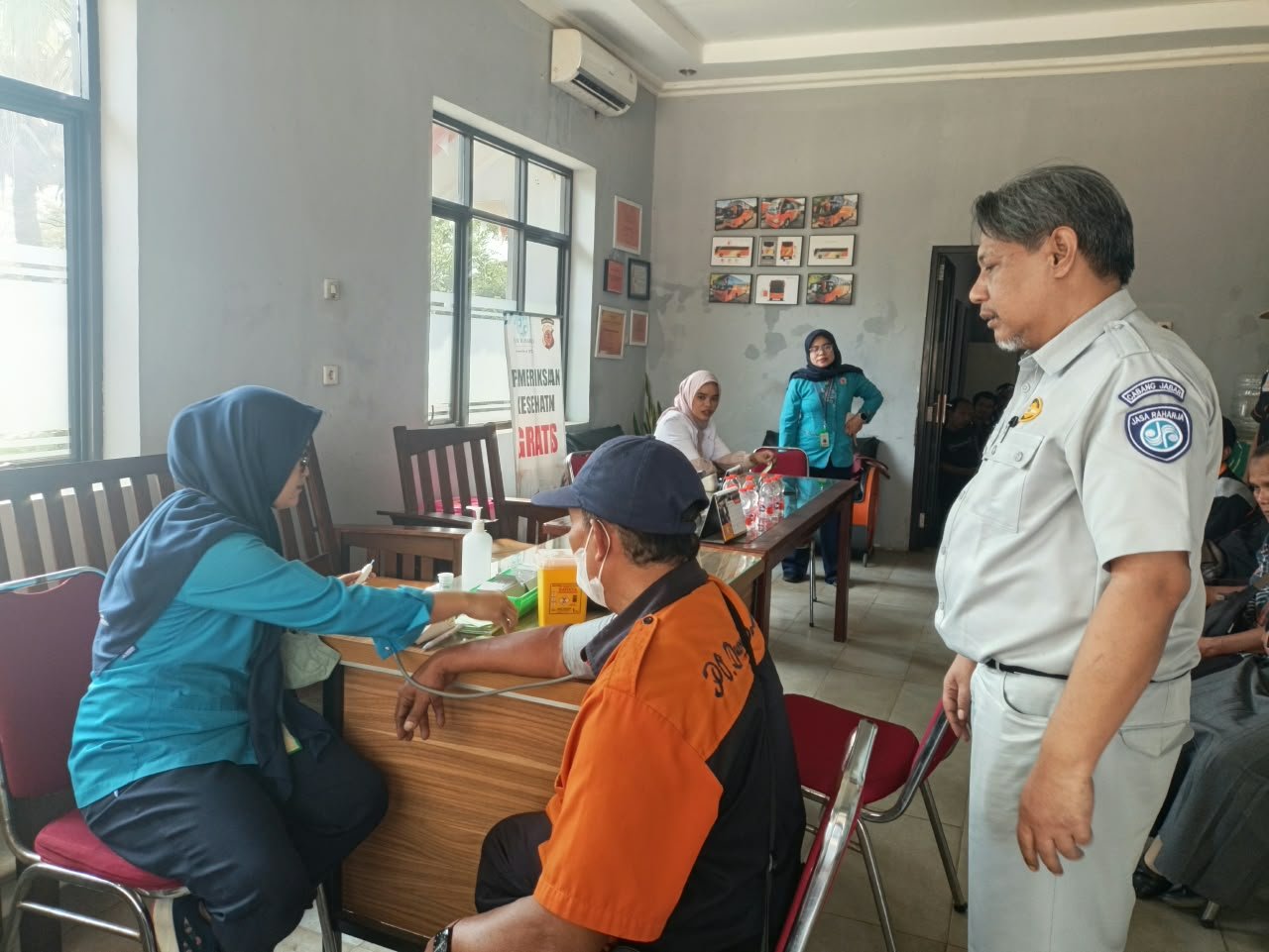 Tingkatkan Keselamatan dan apresiasi, Jasa Raharja Purwakarta Gelar Pemeriksaan Kesehatan Gratis untuk Pengemudi dan Awak Bus PO Dutra Parahyangan (Berlio)