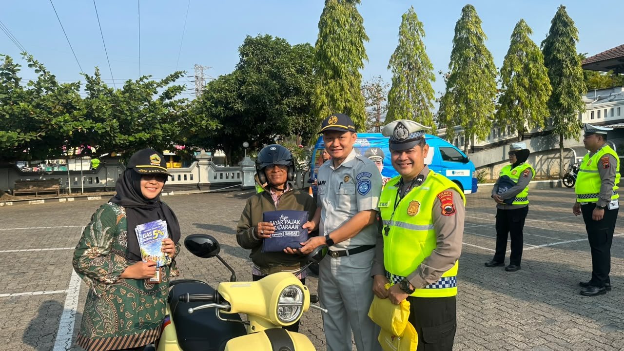Tim Pembina Samsat Surakarta Gelar Operasi Gabungan, Sosialisasikan Program Jateng Bebas Sanksi Administrasi dan Pajak Progresif