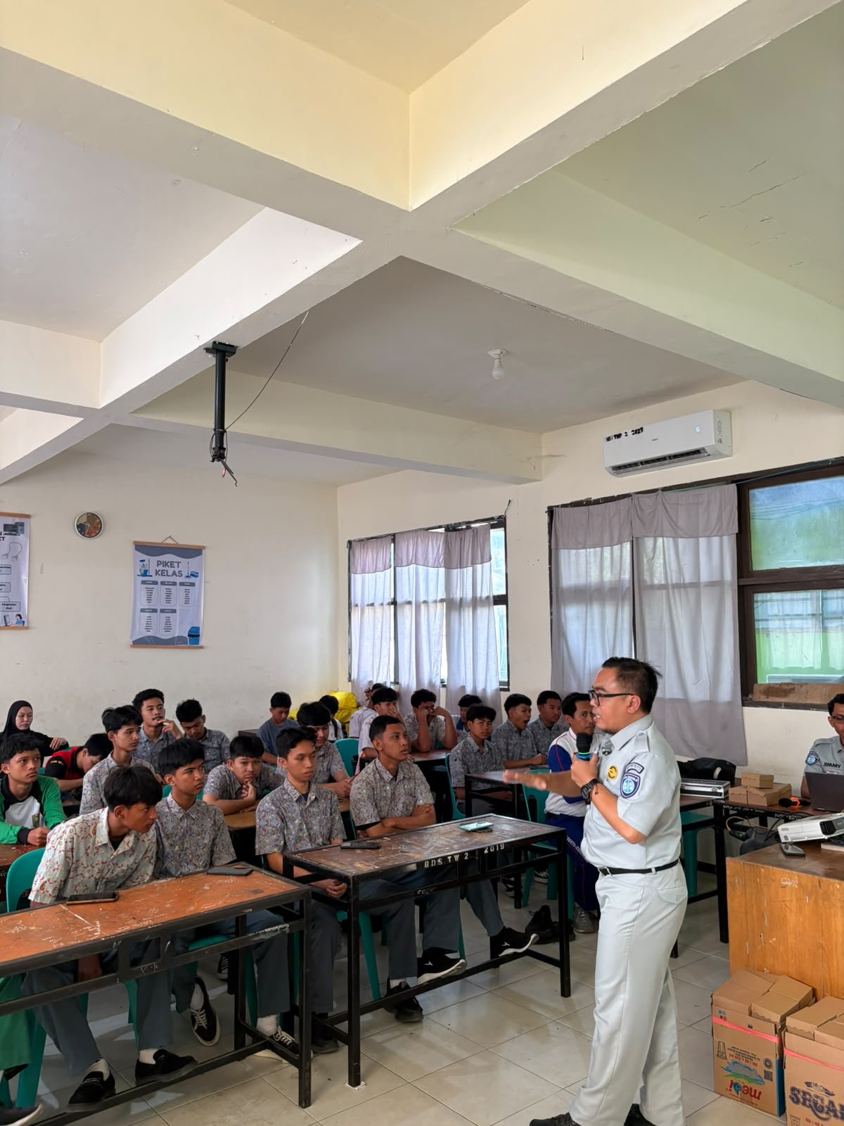 Jasa Raharja Sulawesi Tengah Edukasi Pelajar SMK 1 Muhammadiyah Palu melalui Program Pelajar Peduli Keselamatan