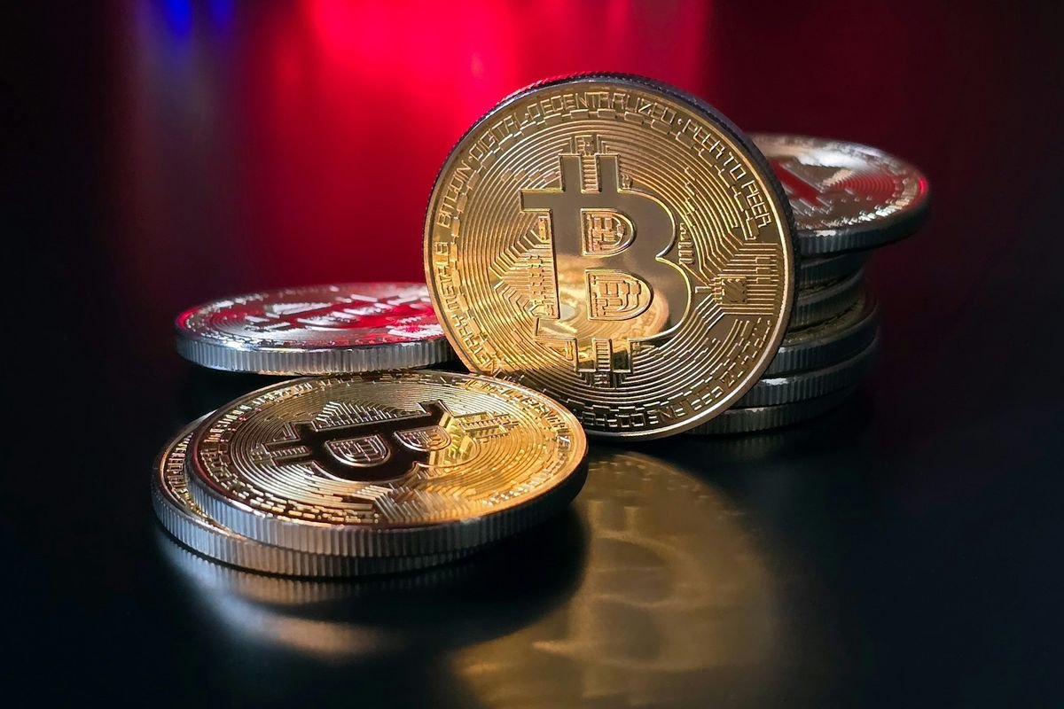 Harga Bitcoin Terkoreksi Seiring Meningkatnya Peluang Kenaikan Suku Bunga